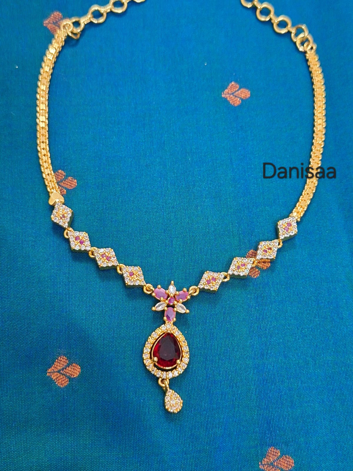 Diamond Pattern Necklace
