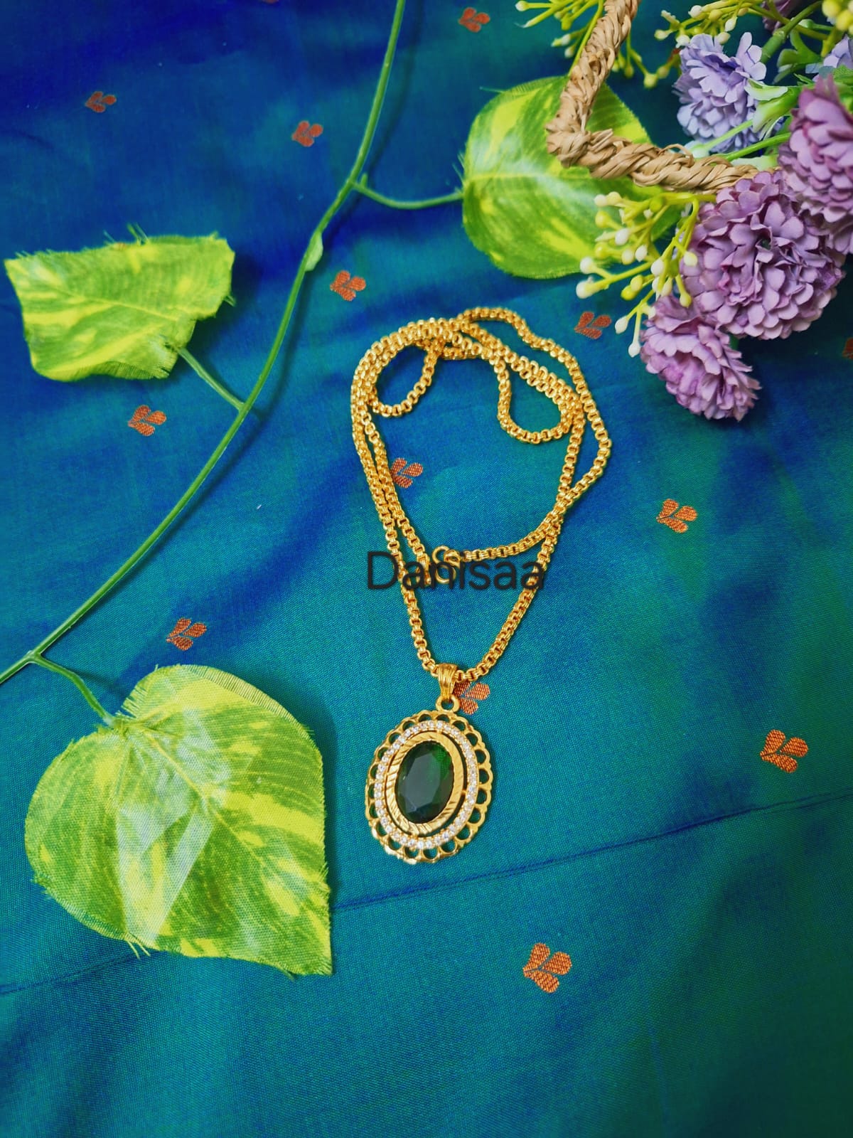 Chain with pendent