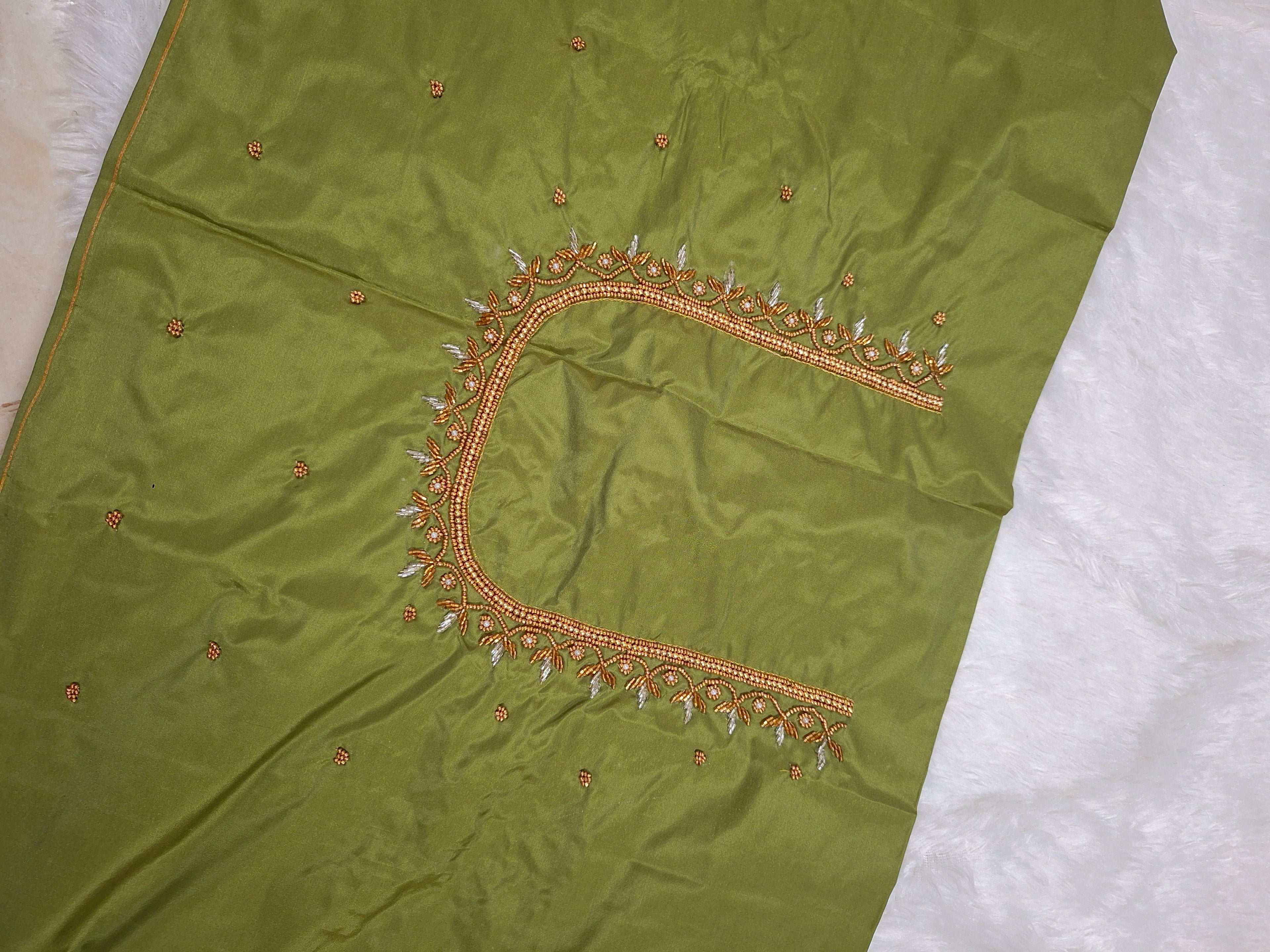 High sleeve aariwork blouse