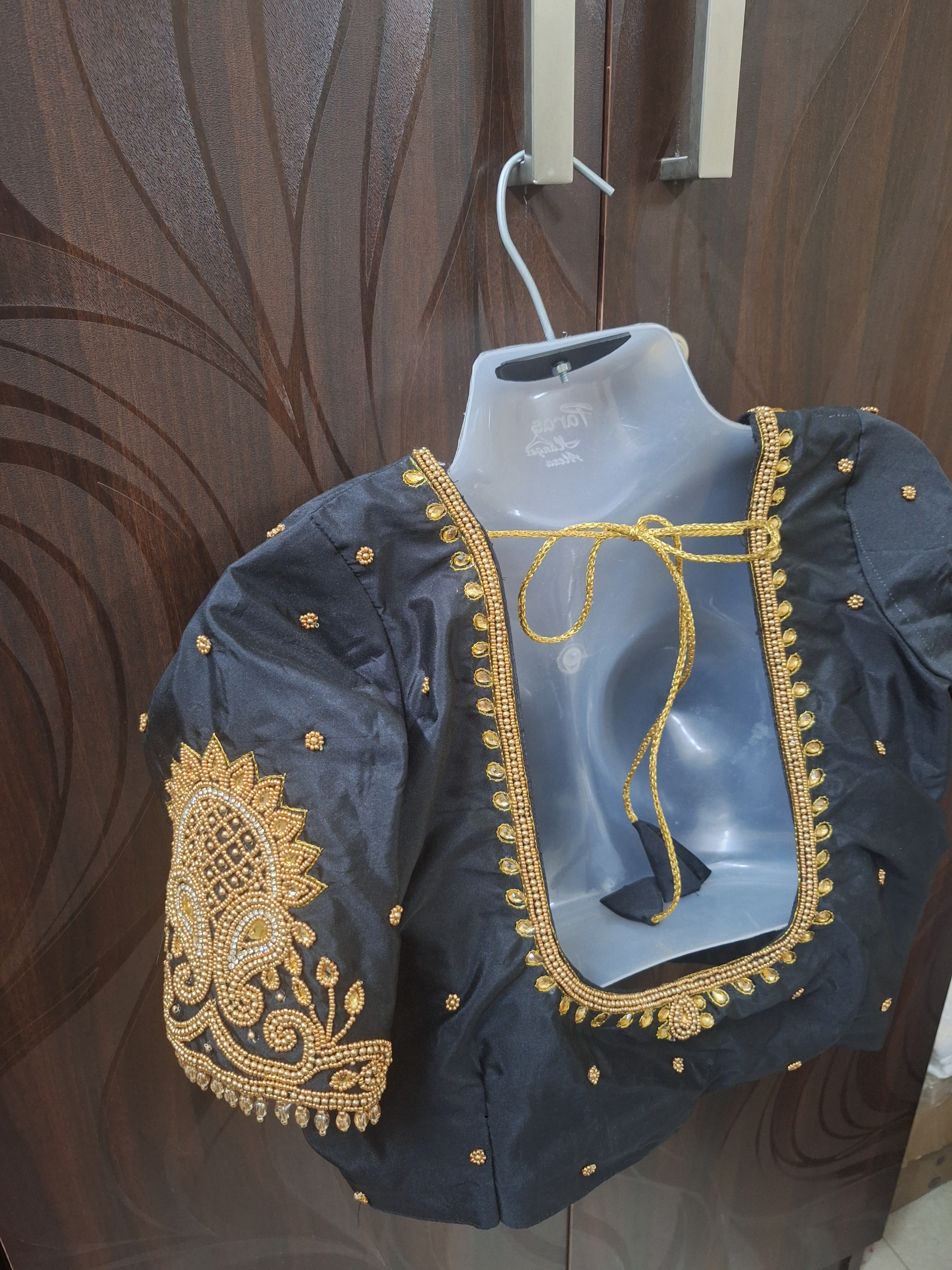 Versatile Free-Size Stitched Aari Work Blouse – Hand Aari, Sizes 36–42
